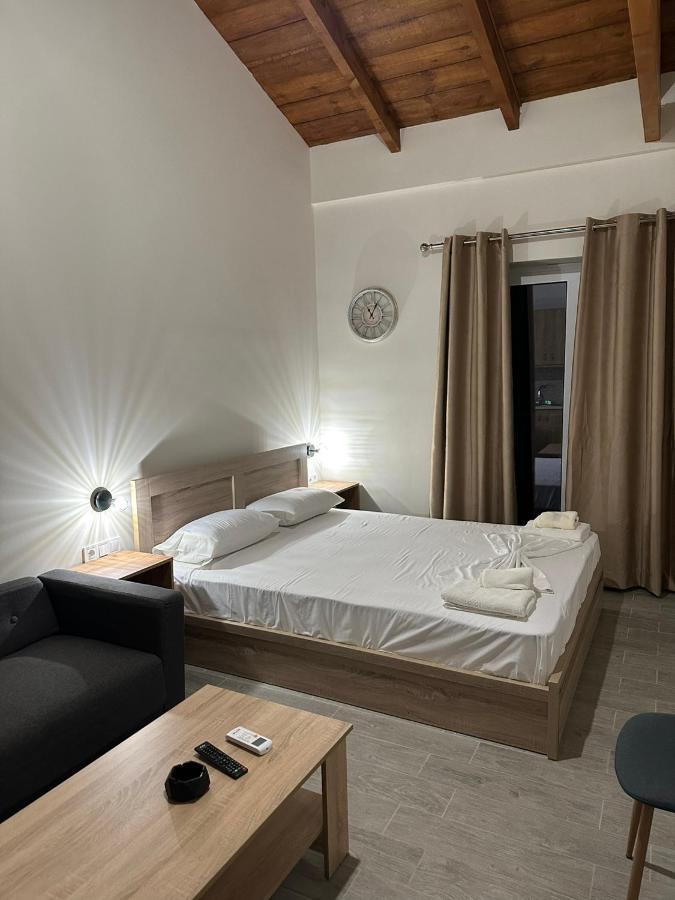 Lithino Rooms Kalamata Exterior photo
