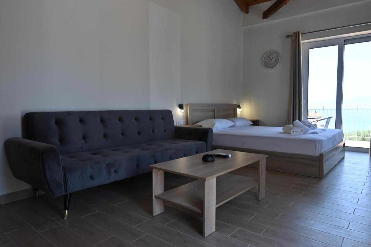 Lithino Rooms Kalamata Exterior photo