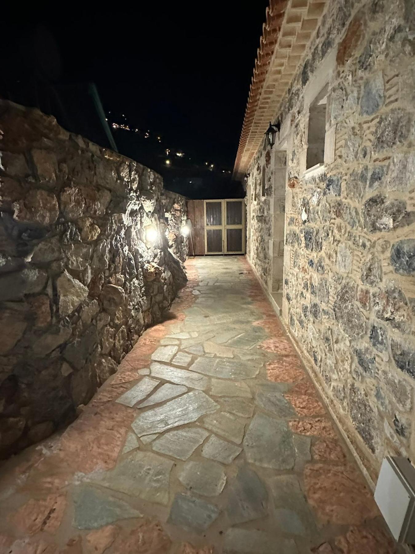 Lithino Rooms Kalamata Exterior photo
