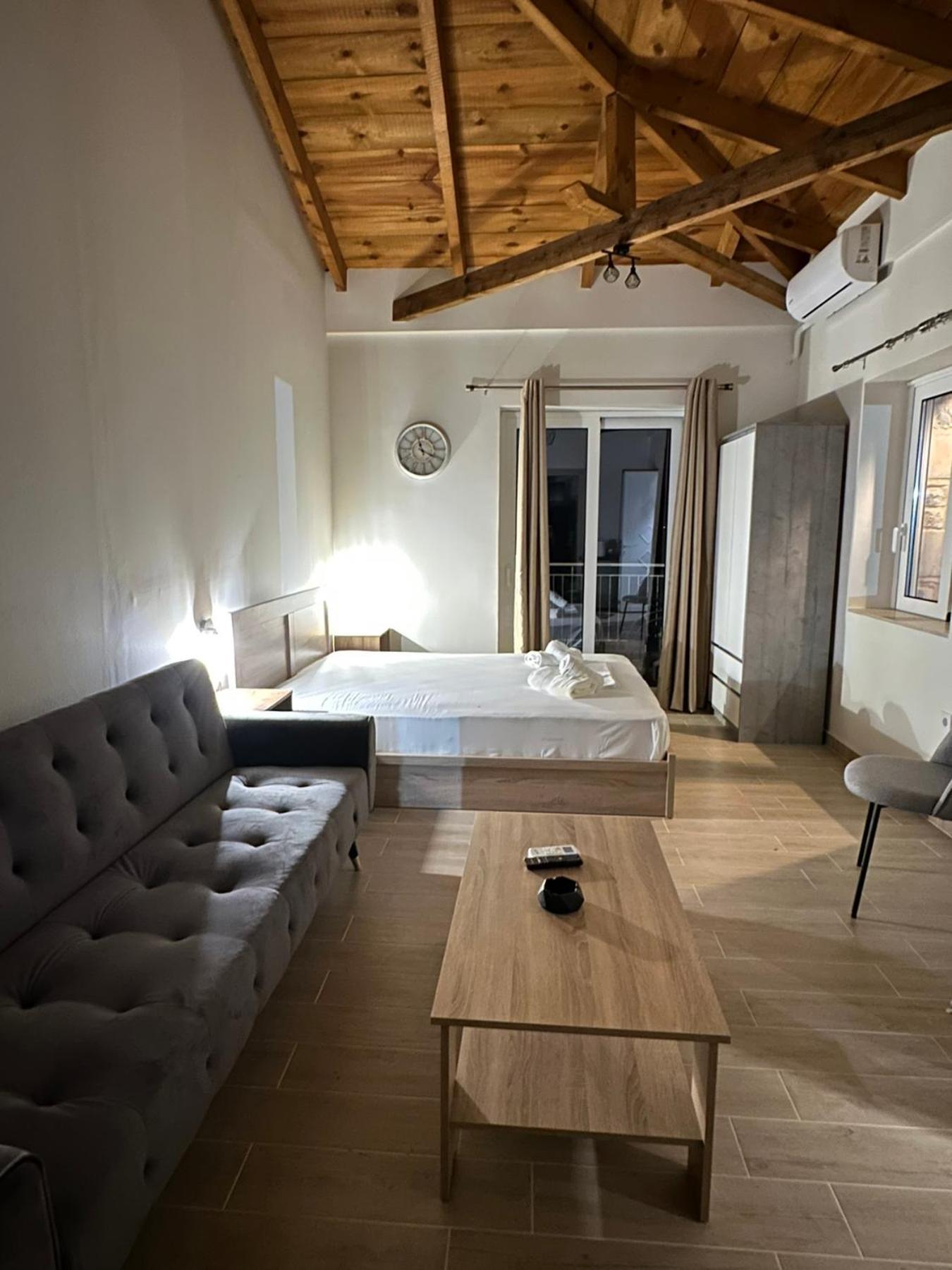 Lithino Rooms Kalamata Exterior photo