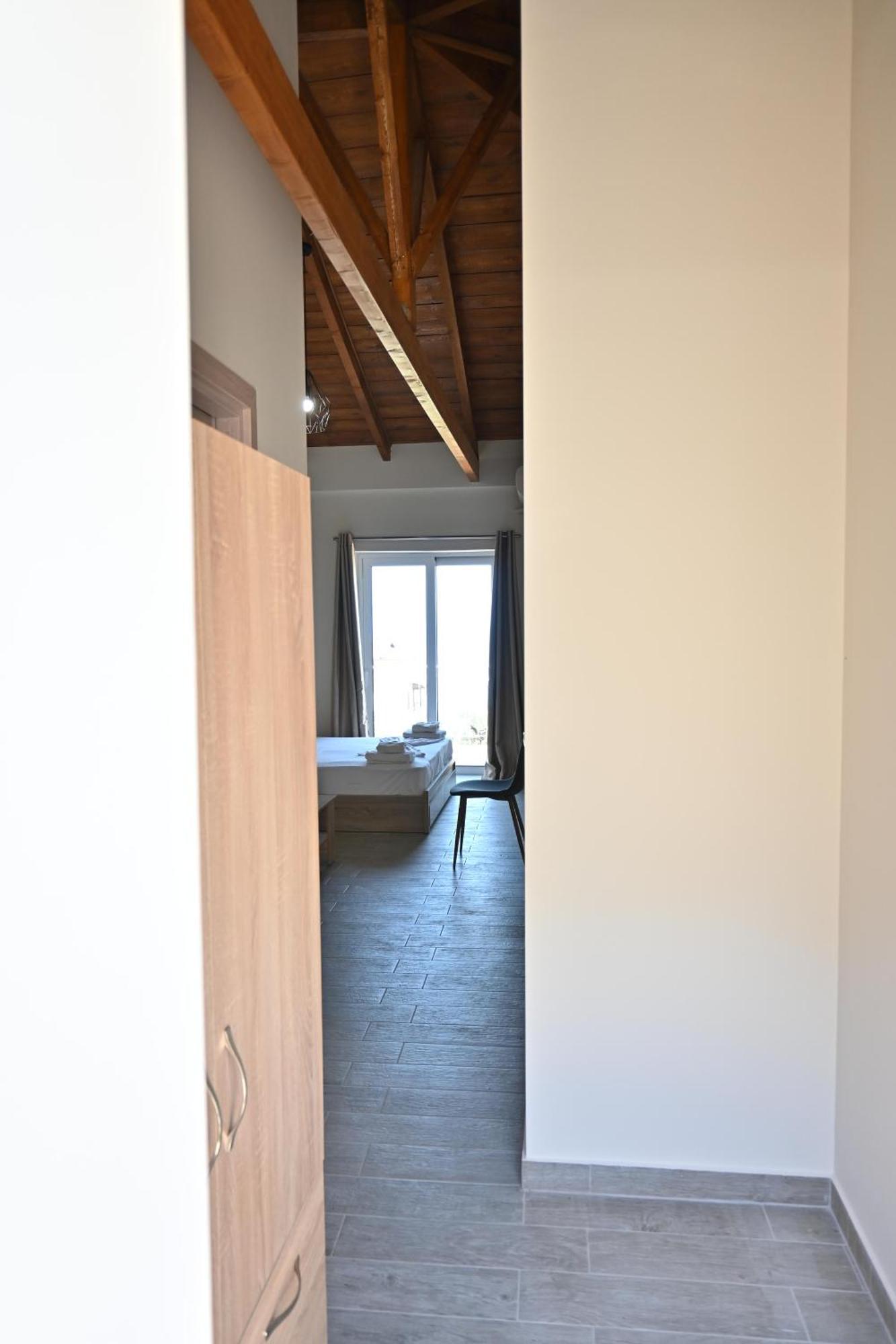 Lithino Rooms Kalamata Exterior photo